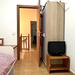Casa Con Jardin Y Piscina Comunitaria En - Es-89-147