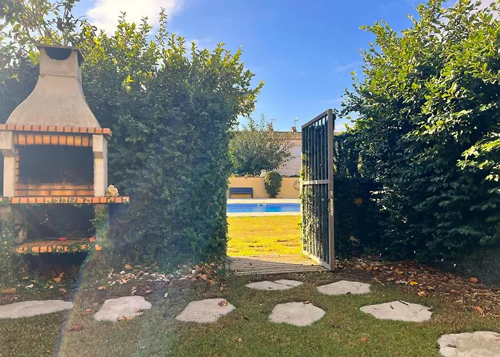 Hébergement de vacances Casa Con Jardin Y Piscina Comunitaria En - Es-89-147 *