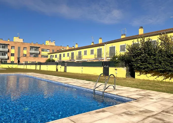 Hébergement de vacances Casa Con Jardin Y Piscina Comunitaria En - Es-89-147