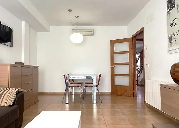 Casa Con Jardin Y Piscina Comunitaria En - Es-89-147 *