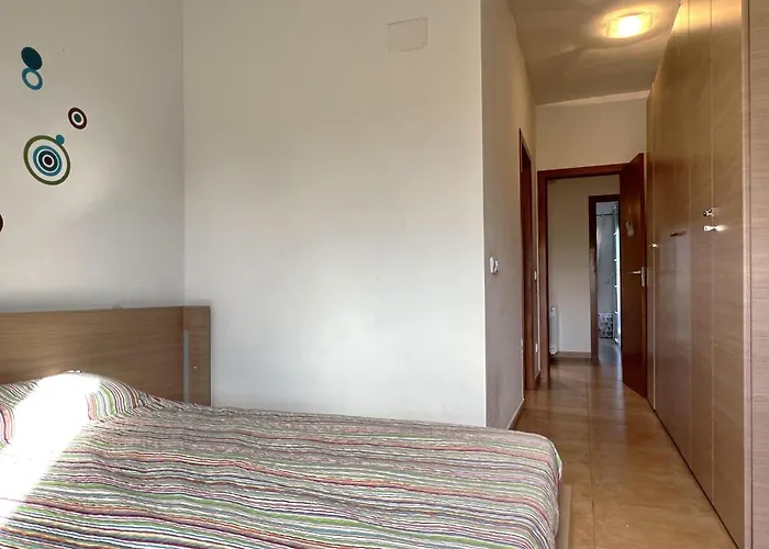 Casa Con Jardin Y Piscina Comunitaria En - Es-89-147