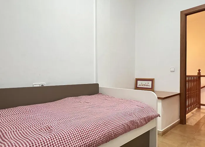 Casa Con Jardin Y Piscina Comunitaria En - Es-89-147 * Sant Pere Pescador